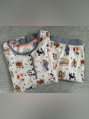 Cuddl Duds Cream Pajama Set with Multi-Colored Cat Prints
